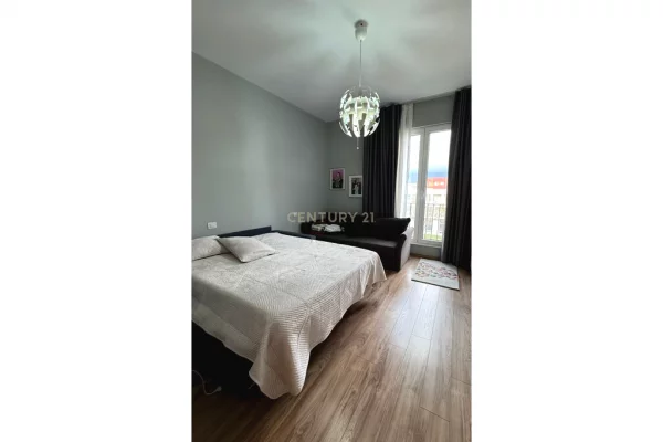 Shtepi ne shitje Apartament ne Tirane, 2+1, Mobilimi E mobiluar, Pagesa 260,000  Euro.