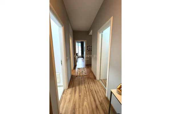 Shtepi ne shitje Apartament ne Tirane, 2+1, Mobilimi E mobiluar, Pagesa 260,000  Euro.