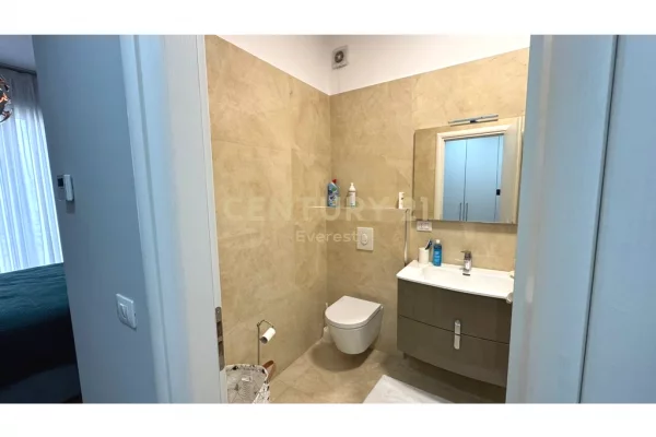 Shtepi ne shitje Apartament ne Tirane, 2+1, Mobilimi E mobiluar, Pagesa 260,000  Euro.