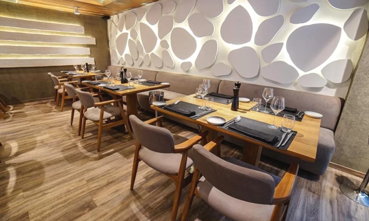 JEPET ME QIRA RESTORANT PESHKU – TEK STADIUMI DINAMO