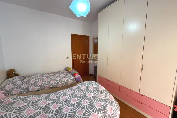 Shtepi ne shitje Apartament ne Tirane, 2+1, Mobilimi E mobiluar, Pagesa 285,000  Euro.