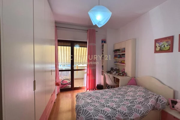 Shtepi ne shitje Apartament ne Tirane, 2+1, Mobilimi E mobiluar, Pagesa 285,000  Euro.