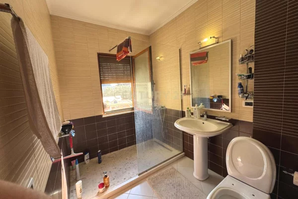 Shtepi ne shitje Apartament ne Tirane, 2+1, Mobilimi E mobiluar, Pagesa 285,000  Euro.