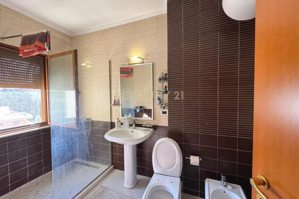 Shtepi ne shitje Apartament ne Tirane, 2+1, Mobilimi E mobiluar, Pagesa 285,000  Euro.