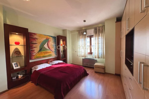 Shtepi ne shitje Apartament ne Tirane, 2+1, Mobilimi E mobiluar, Pagesa 285,000  Euro.