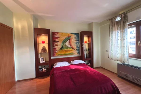 Shtepi ne shitje Apartament ne Tirane, 2+1, Mobilimi E mobiluar, Pagesa 285,000  Euro.