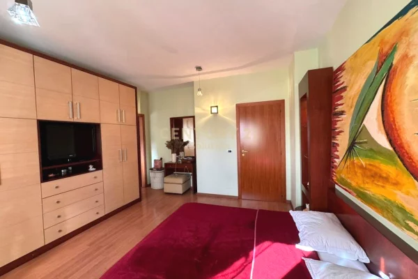 Shtepi ne shitje Apartament ne Tirane, 2+1, Mobilimi E mobiluar, Pagesa 285,000  Euro.