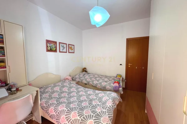 Shtepi ne shitje Apartament ne Tirane, 2+1, Mobilimi E mobiluar, Pagesa 285,000  Euro.