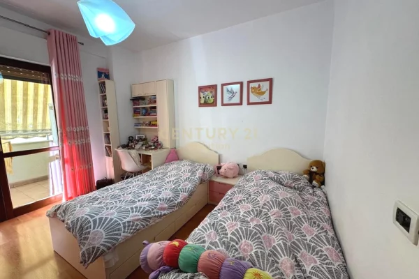 Shtepi ne shitje Apartament ne Tirane, 2+1, Mobilimi E mobiluar, Pagesa 285,000  Euro.