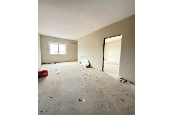 Shtepi ne shitje Apartament ne Vlore, 1+1, Mobilimi Bosh, pa mobiluar, Pagesa 130,000  Euro.