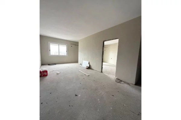 Shtepi ne shitje Apartament ne Vlore, 1+1, Mobilimi Bosh, pa mobiluar, Pagesa 130,000  Euro.