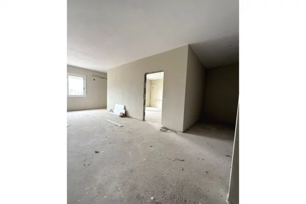 Shtepi ne shitje Apartament ne Vlore, 1+1, Mobilimi Bosh, pa mobiluar, Pagesa 130,000  Euro.