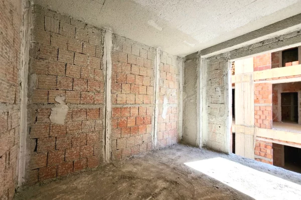 Shtepi ne shitje Apartament ne Vlore, 3+1, Mobilimi Bosh, pa mobiluar, Pagesa 566,000  Euro.