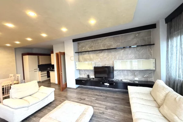 Shtepi me qera 2+1 ne Tirane - 1,100 Euro