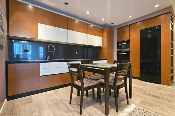 Shtepi ne shitje Apartament ne Tirane, 3+1, Mobilimi E mobiluar, Pagesa 299,900  Euro.