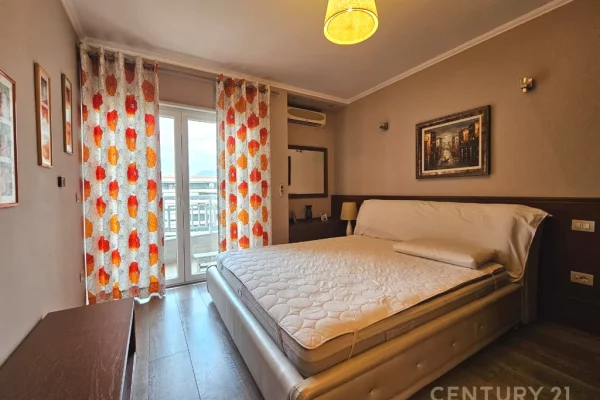 Shtepi ne shitje Apartament ne Tirane, 3+1, Mobilimi E mobiluar, Pagesa 299,900  Euro.