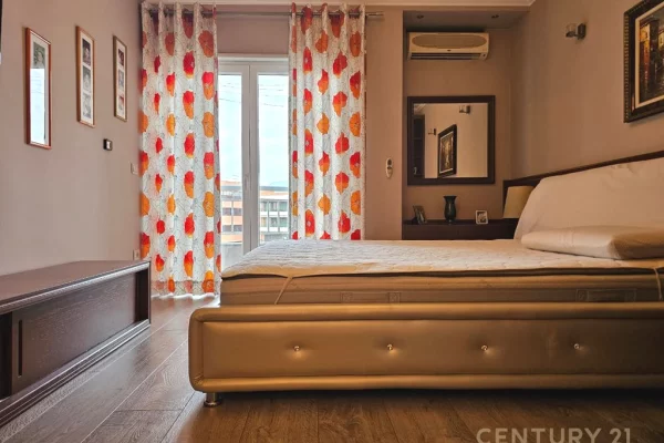 Shtepi ne shitje Apartament ne Tirane, 3+1, Mobilimi E mobiluar, Pagesa 299,900  Euro.