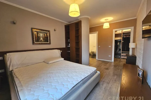 Shtepi ne shitje Apartament ne Tirane, 3+1, Mobilimi E mobiluar, Pagesa 299,900  Euro.