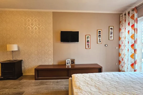 Shtepi ne shitje Apartament ne Tirane, 3+1, Mobilimi E mobiluar, Pagesa 299,900  Euro.