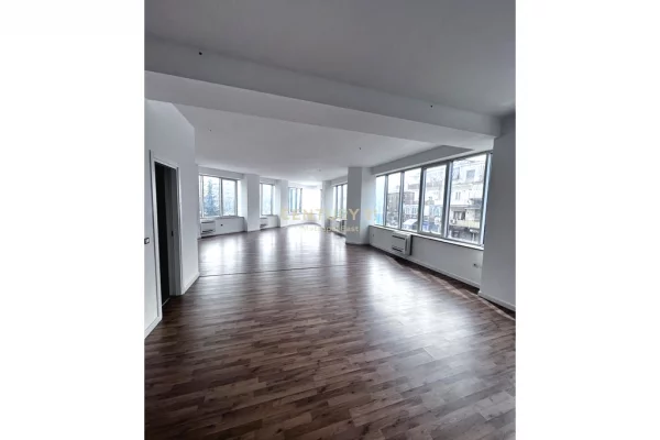 Ambient biznesi me qera 3+1 ne Tirane - 3,500 Euro
