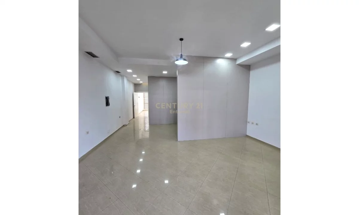 Ambient Komercial per Shitje tek Pallati me Shigjeta