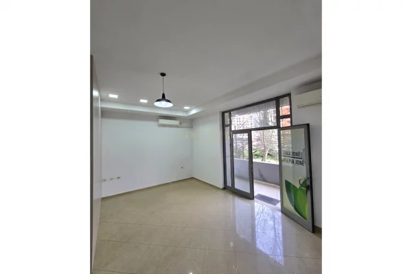 Business Property in Sale 3+1 in Tirana - 320,000 Euro