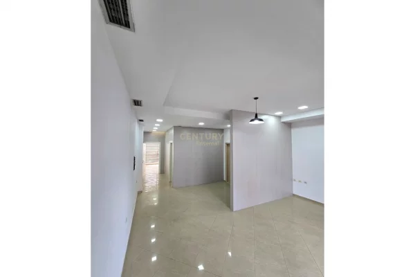 Ambient Komercial per Shitje tek Pallati me Shigjeta