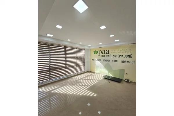 Ambient Komercial per Shitje tek Pallati me Shigjeta