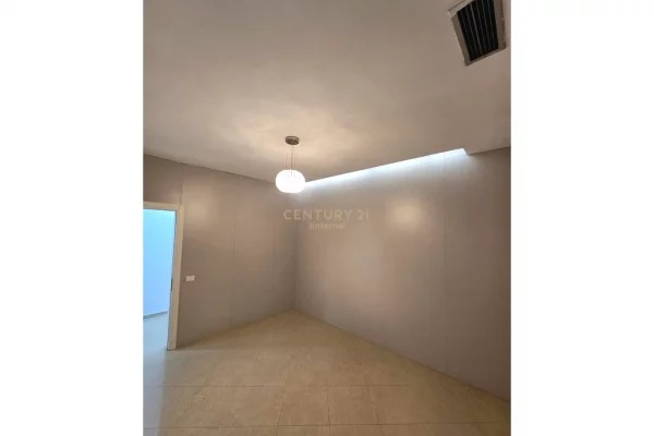 Ambient Komercial per Shitje tek Pallati me Shigjeta