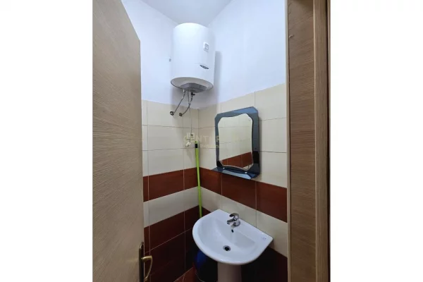 Ambient Komercial per Shitje tek Pallati me Shigjeta