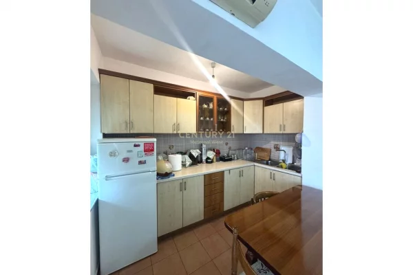 Shtepi ne shitje Apartament ne Tirane, 2+1, Mobilimi E mobiluar, Pagesa 128,000  Euro.