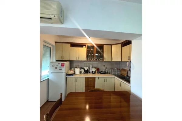 Shtepi ne shitje Apartament ne Tirane, 2+1, Mobilimi E mobiluar, Pagesa 128,000  Euro.