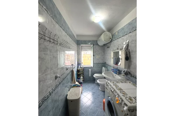 Shtepi ne shitje Apartament ne Tirane, 2+1, Mobilimi E mobiluar, Pagesa 128,000  Euro.