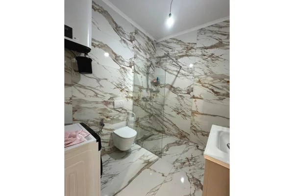 Shtepi ne shitje Apartament ne Tirane, 1+1, Mobilimi E mobiluar, Pagesa 284,000  Euro.