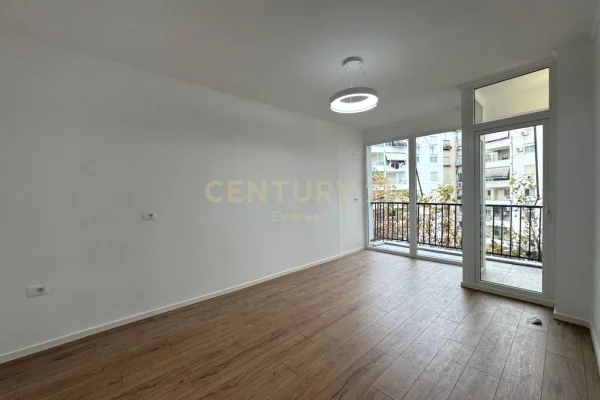 Shtepi ne shitje Apartament ne Tirane, 1+1, Mobilimi Bosh, pa mobiluar, Pagesa 115,000  Euro.