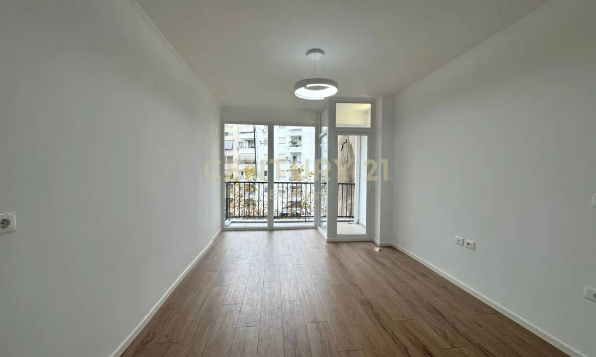 Shtepi ne shitje Apartament ne Tirane, 1+1, Mobilimi Bosh, pa mobiluar, Pagesa 115,000  Euro.