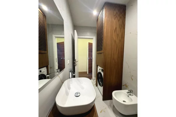 Shtepi me qera Apartament ne Tirane, 2+1, Mobilimi E mobiluar, Pagesa 900  Euro.