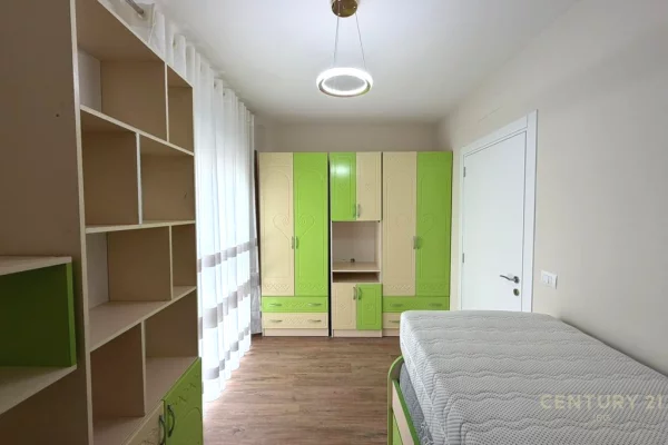 Shtepi ne shitje Apartament ne Tirane, 2+1, Mobilimi E mobiluar, Pagesa 250,000  Euro.