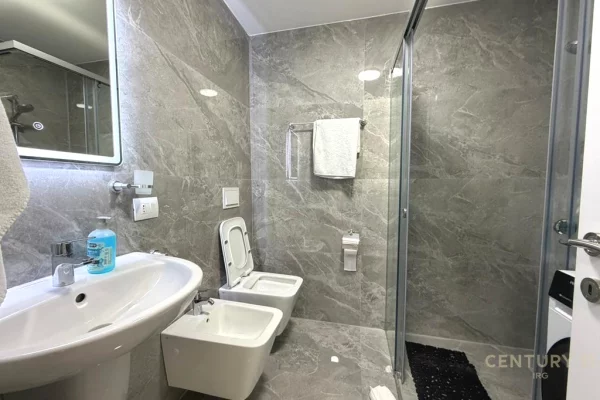 Shtepi ne shitje Apartament ne Tirane, 2+1, Mobilimi E mobiluar, Pagesa 250,000  Euro.