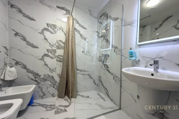 Shtepi ne shitje Apartament ne Tirane, 2+1, Mobilimi E mobiluar, Pagesa 250,000  Euro.