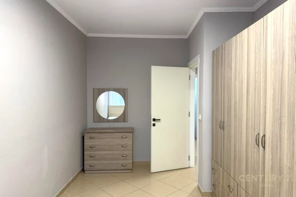 Shtepi ne shitje Apartament ne Tirane, 2+1, Mobilimi E mobiluar, Pagesa 198,780  Euro.