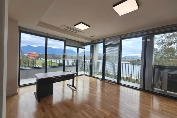 Tek Lake View, Jepet Me Qira Zyre Me Pamje Nga Liqeni, Bashke Me 3 Poste Parkimi!!!