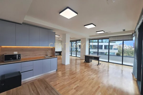 Tek Lake View, Jepet Me Qira Zyre Me Pamje Nga Liqeni, Bashke Me 3 Poste Parkimi!!!