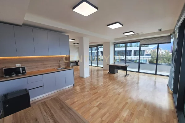 Tek Lake View, Jepet Me Qira Zyre Me Pamje Nga Liqeni, Bashke Me 3 Poste Parkimi!!!