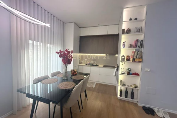 Shtepi ne shitje Apartament ne Tirane, 1+1, Mobilimi E mobiluar, Pagesa 155,000  Euro.