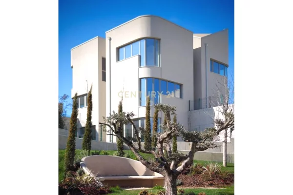 Shtepi ne shitje Apartament ne Tirane, 2+1, Mobilimi Bosh, pa mobiluar, Pagesa 403,000  Euro.