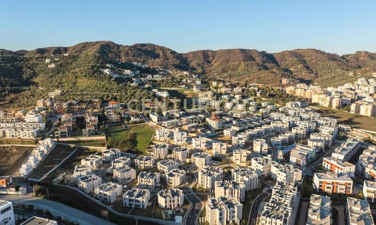 Shtepi ne shitje Apartament ne Tirane, 2+1, Mobilimi Bosh, pa mobiluar, Pagesa 620,000  Euro.