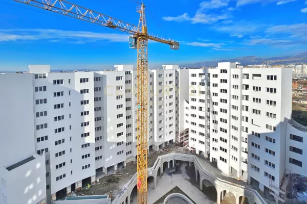 Shtepi ne shitje Apartament ne Tirane, 3+1, Mobilimi Bosh, pa mobiluar, Pagesa 238,000  Euro.