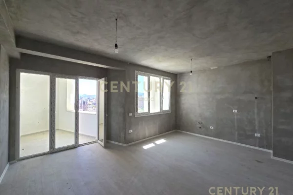Shtepi ne shitje Apartament ne Tirane, 3+1, Mobilimi Bosh, pa mobiluar, Pagesa 238,000  Euro.