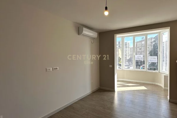 Shtepi ne shitje Apartament ne Tirane, 2+1, Mobilimi Bosh, pa mobiluar, Pagesa 295,000  Euro.